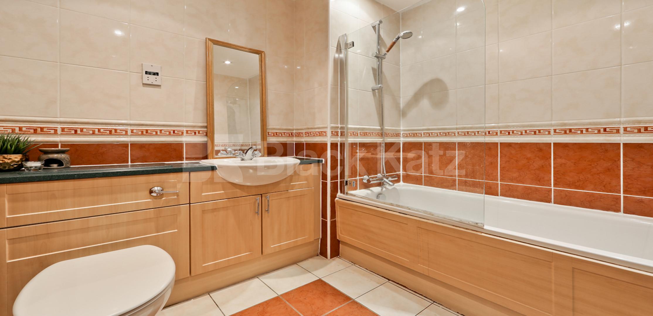 			LET  , 2 Bedroom, 2 bath, 1 reception Apartment			 Kittiwake Court.Great Dover Street , Borough/London Bridge